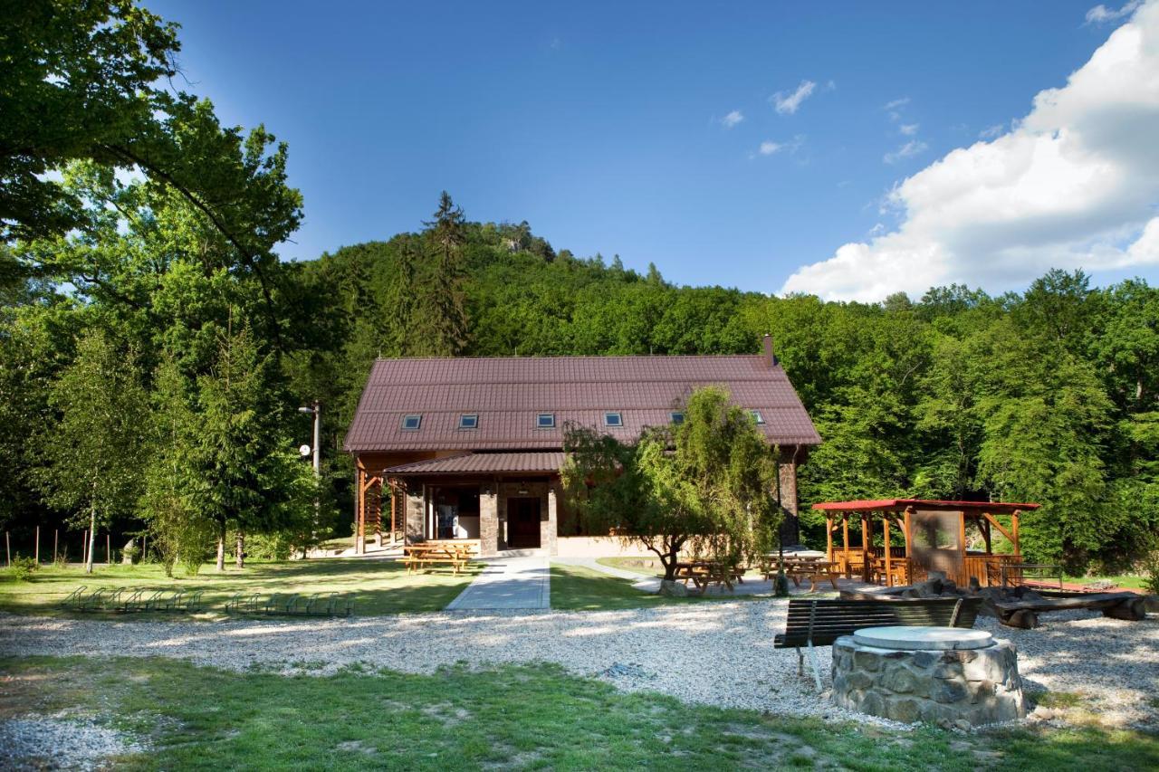 Pod Bresteckou Skalou 3*